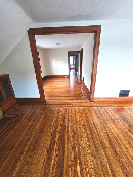 Building Photo - 536 Winspear Ave