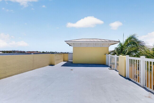 Building Photo - 4332 Sea Grape Dr