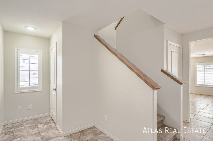 Building Photo - 10427 Wildflower Gully St