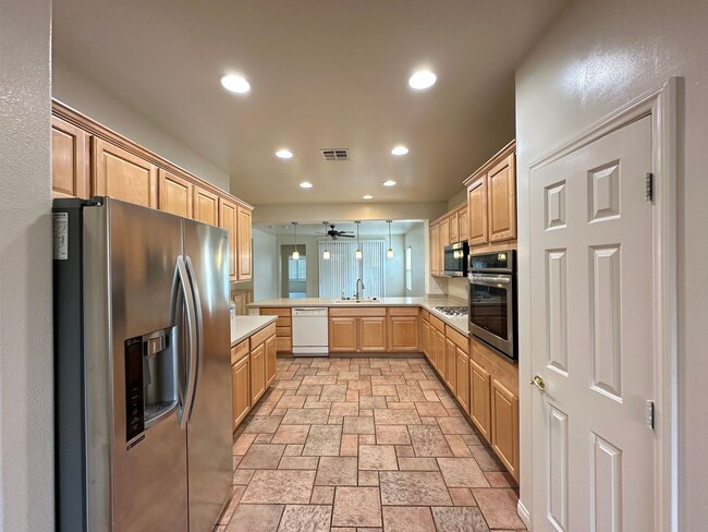 Building Photo - Echo Ridge At The Ridges In Summerlin-Unit 1