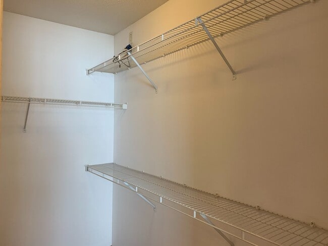 Building Photo - 3 Bedroom Twinhome