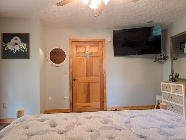 Building Photo - 2420 Sylvan Glen Way