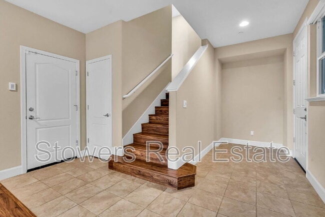 Building Photo - 718 El Paseo Cir