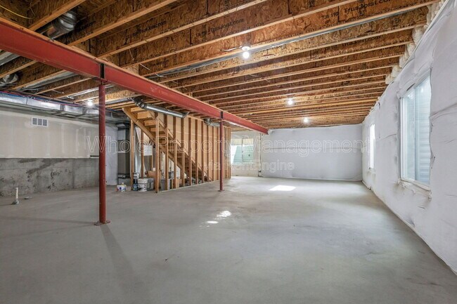 Building Photo - 1821 Blue Star Ln