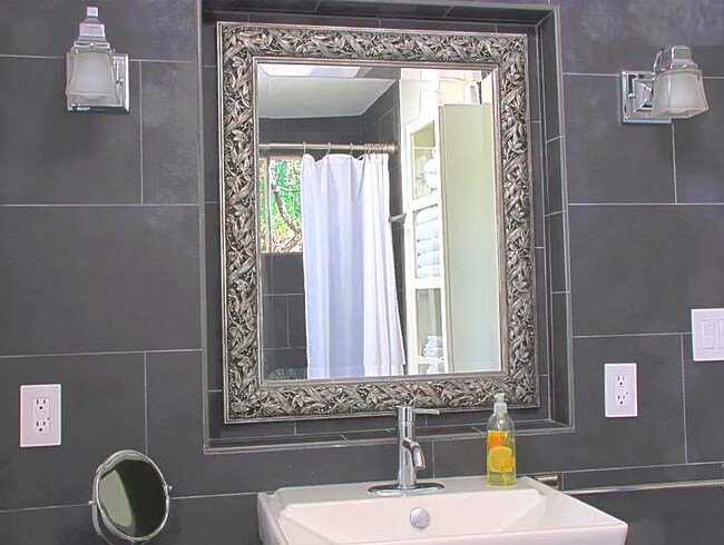 Building Photo - 10001 Westwanda Dr