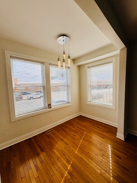 Building Photo - 3236 W Augusta Blvd