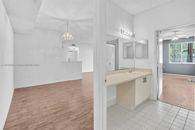 Building Photo - 6928 SW 39th St