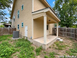 Building Photo - 1221 N Navidad St