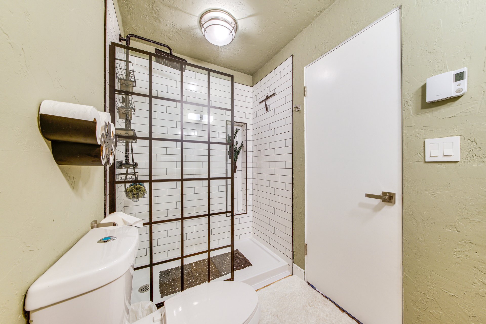 Building Photo - 1425 S Puget Dr