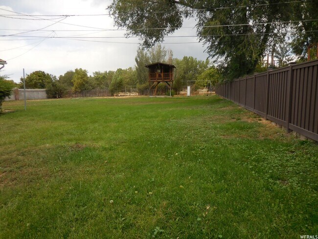 Building Photo - Spacious 5 Bd 2.5 Bath Home in Millcreek