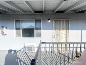 Building Photo - 3740 Astoria St