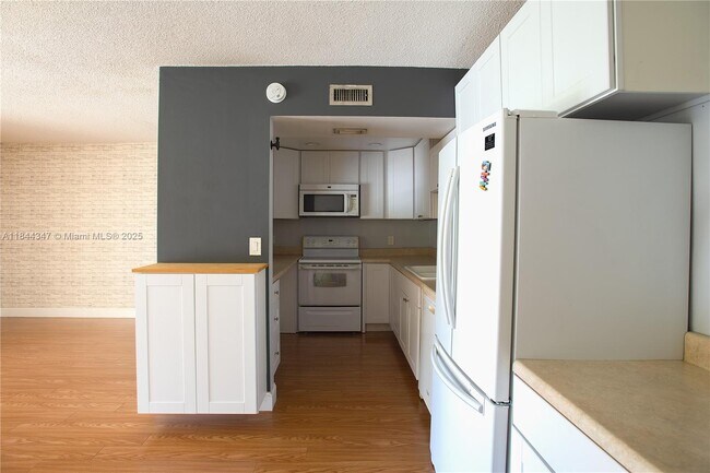 Building Photo - 4200 Crystal Lake Dr
