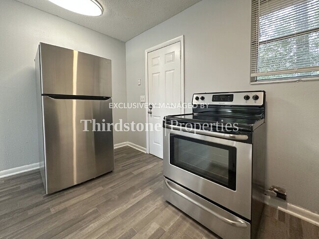 Building Photo - 1160 Comanche St