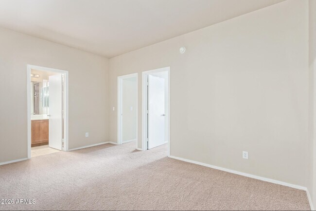 Building Photo - 900 S 94th St