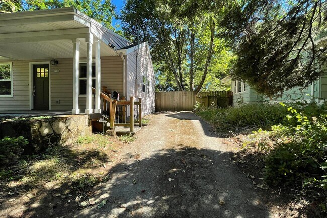 Building Photo - Charming Kenton Bungalow with Large Fenced Yard, Central A/C, Washer/Dryer
