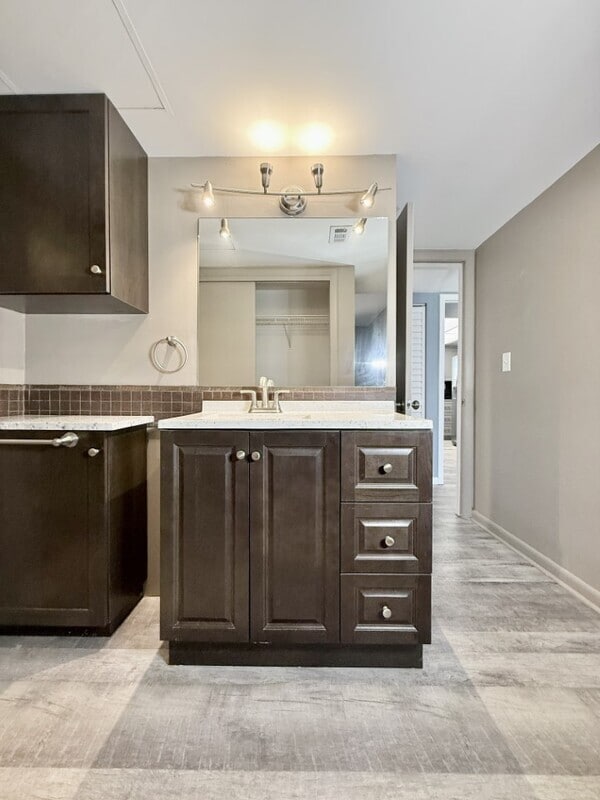 Building Photo - 785 S Village Dr