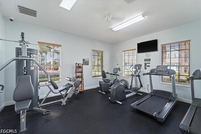 Building Photo - 3630 Pine Oak Cir