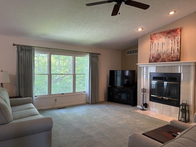 Building Photo - 596 Forest Creek Dr