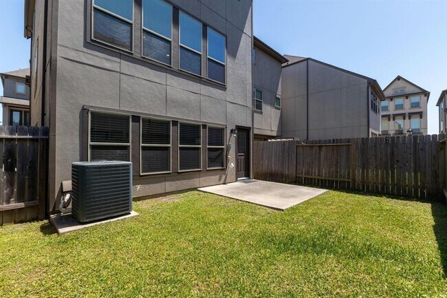 Building Photo - 1511 Peyton Oaks Pl