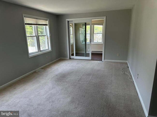 Building Photo - 7648 Beach Dr