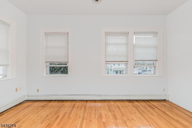 Building Photo - 57 Clinton Pl