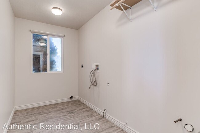 Building Photo - 4 br, 2.5 bath House - 3954 W 975 S