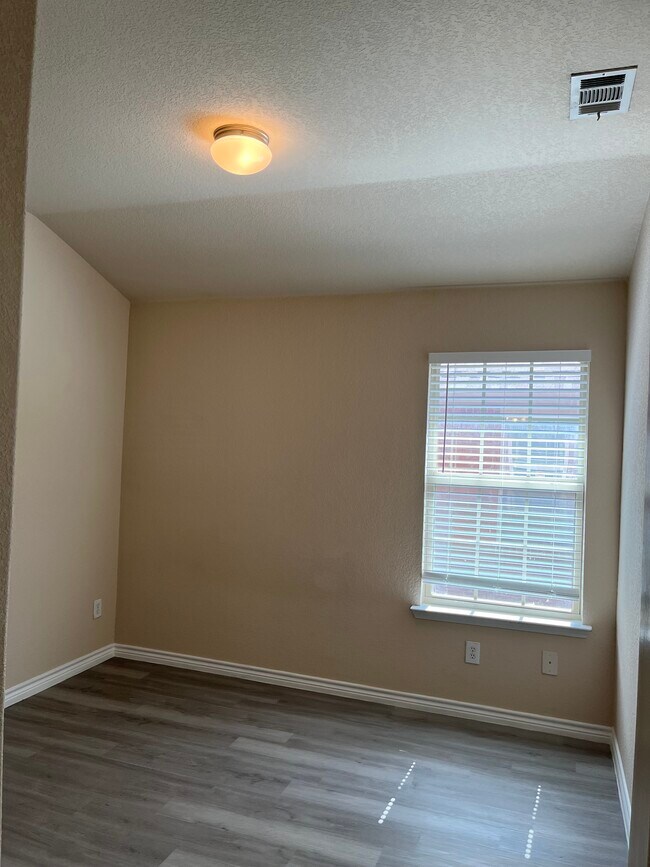 Building Photo - 209 Serenade Ln