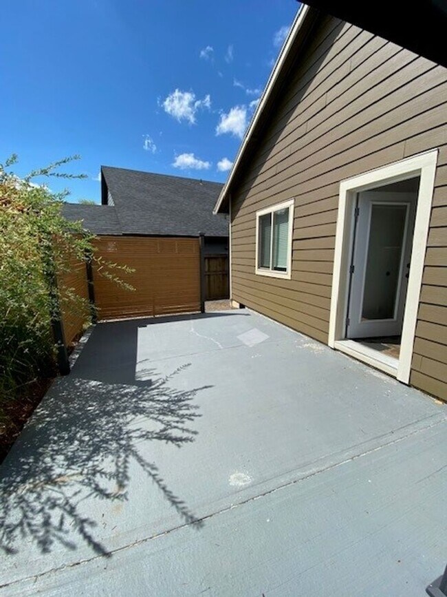 Building Photo - !!Ready for Move in!!  PLUS $250 off FIRST MONTH when you move-in by 11/30/2025