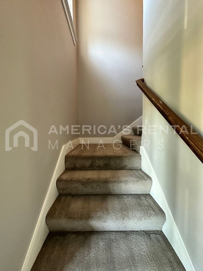 Building Photo - Townhome for Rent in Chelsea! View with 48 Hours Notice!