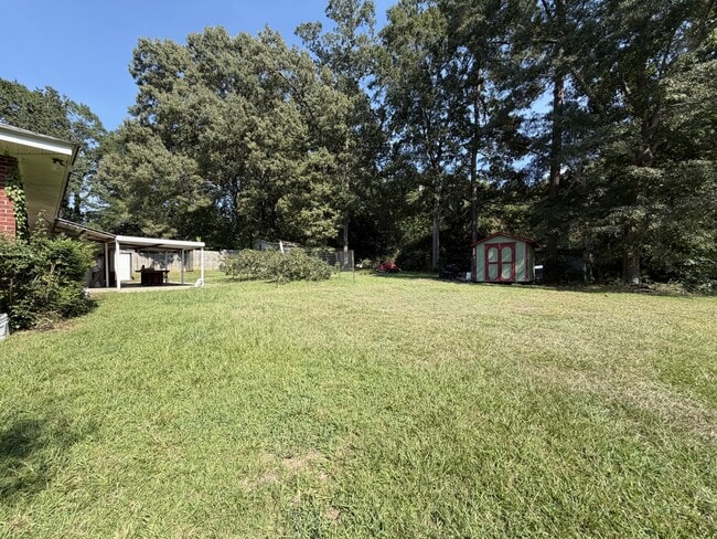Building Photo - 604 Willow St