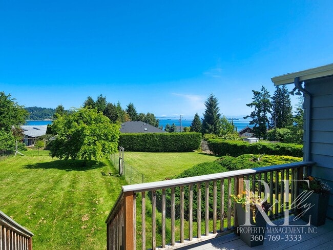 Building Photo - Coastal 3-Bed Home with Stunning Puget Sou...