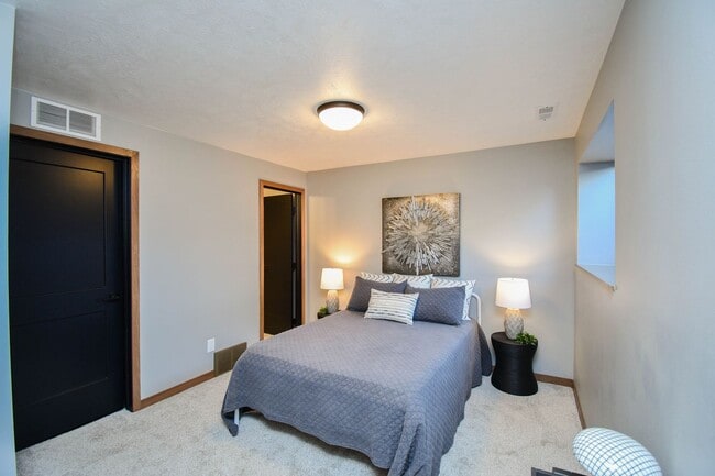 Building Photo - 3900 S Caballo Ct