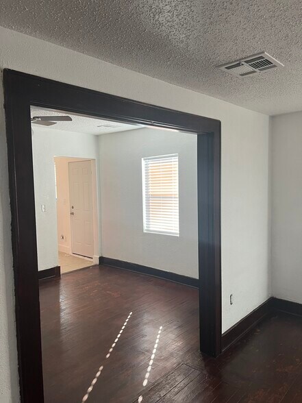 Building Photo - 2536 NW 21st, Okla