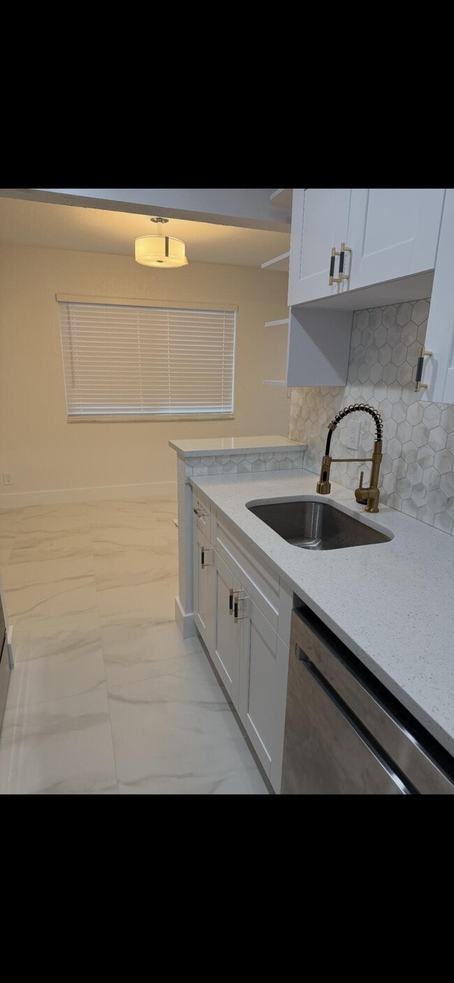 Building Photo - 2110 Sherwood Forest Blvd