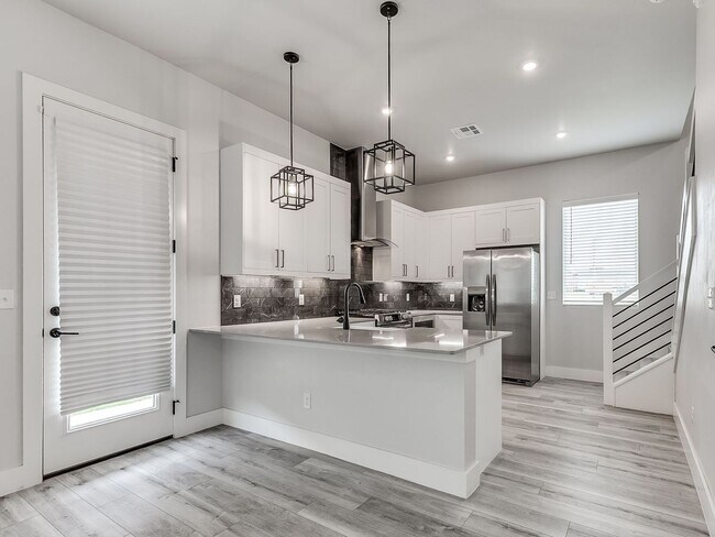 Building Photo - Beautiful New Construction Home in Edmond/...