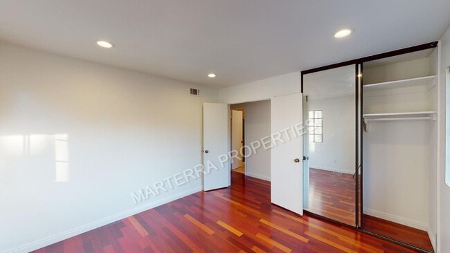 Building Photo - Beautiful 2-Bedroom, 2.5-Bathroom Townhome...