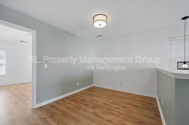Building Photo - 646 Grove Cir