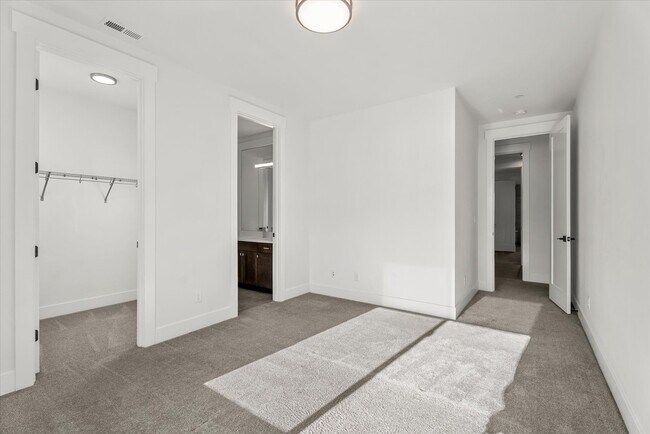 Building Photo - 16914 1st Pl S