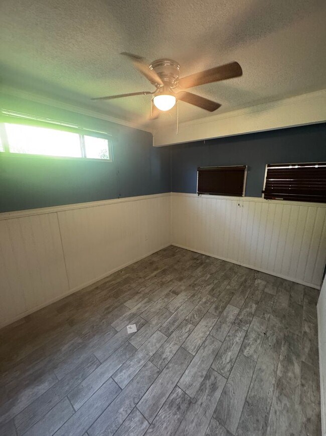 Building Photo - 3 Bedroom 1 Bath Home with Fully Fenced Backyard for Rent in SE Palm Bay