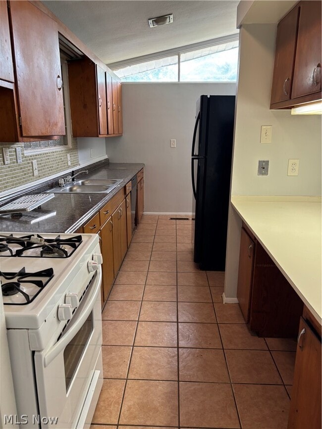 Building Photo - 4992 Horizon Dr