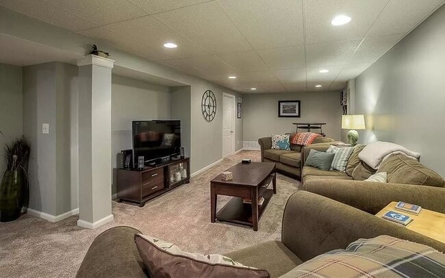 Building Photo - 7721 Rosewood Dr