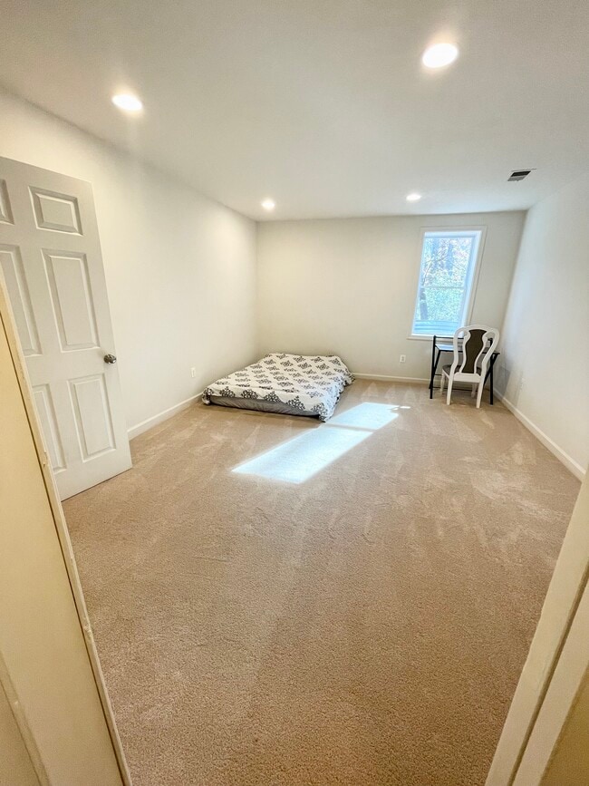 Building Photo - 12923 Circle Dr