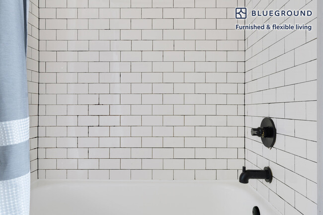 Building Photo - 201 E 4th St