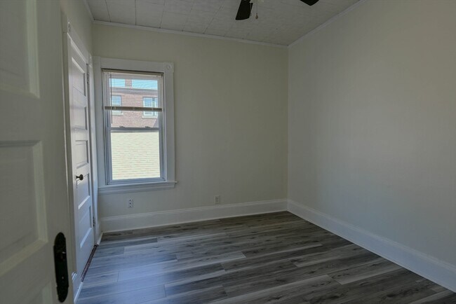 Building Photo - 407-409-409 Bolton St