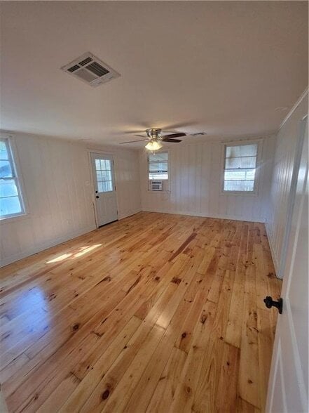 Building Photo - 518 Tucker Ave