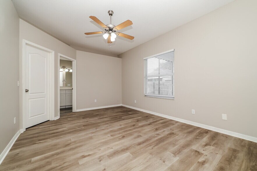 Building Photo - 13417 Silvercreek Dr
