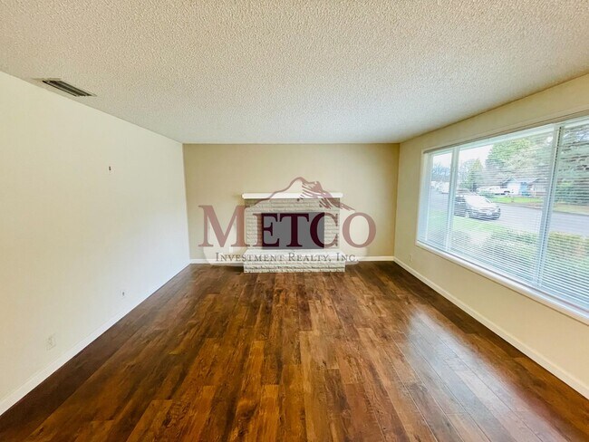 Building Photo - Beautiful 3 Bedroom Home in Eugene on Spacious Lot