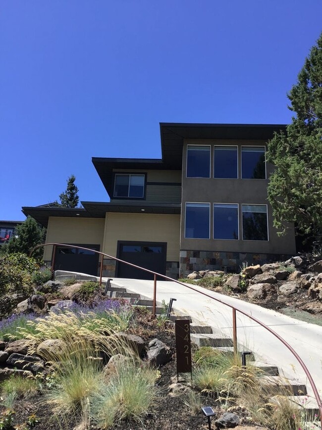 Building Photo - Gorgeous 4 Bedroom Home on Awbrey Butte!