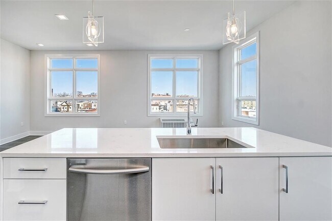 Building Photo - 119 Peter St