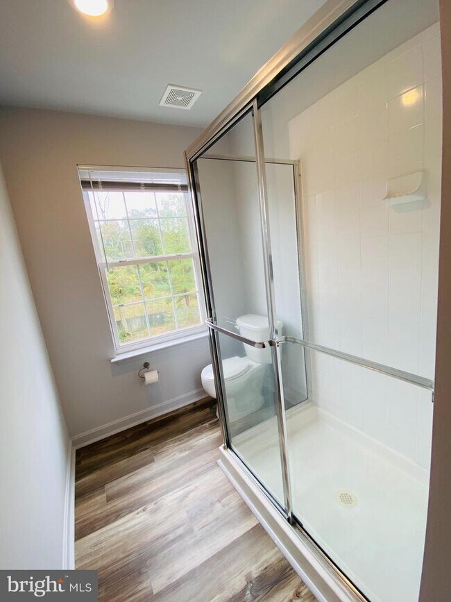 Building Photo - 5147 Mallards Landing Dr